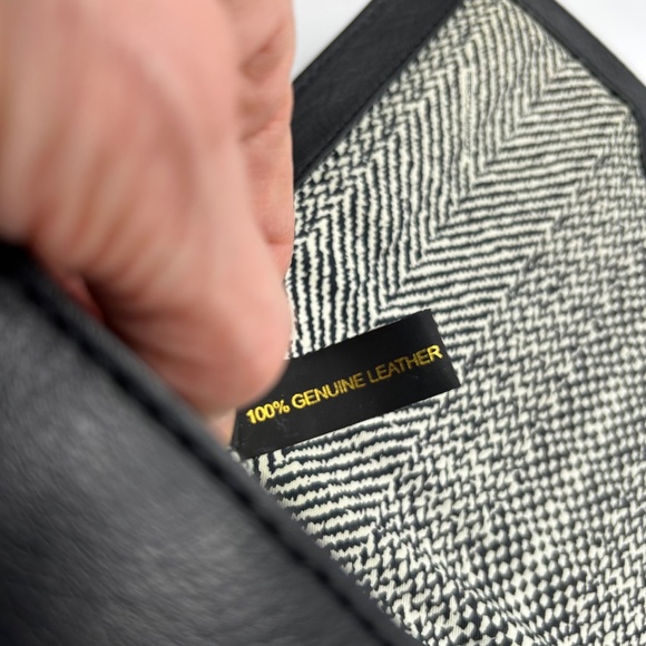 Rebecca Minkoff LOVE Crossbody Black Leather Diamond Quilt EUC - Picture 14 of 14